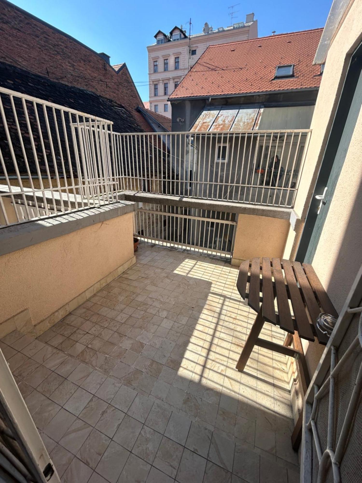 Very Close Studio Apartment Zagreb Bagian luar foto